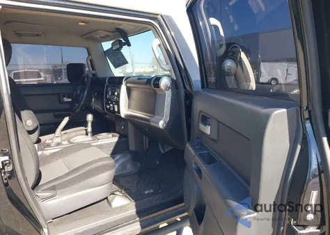 2013 Toyota Fj Cruiser z USA, uszkodzony, nr VIN JTEZU4BF8DK012875